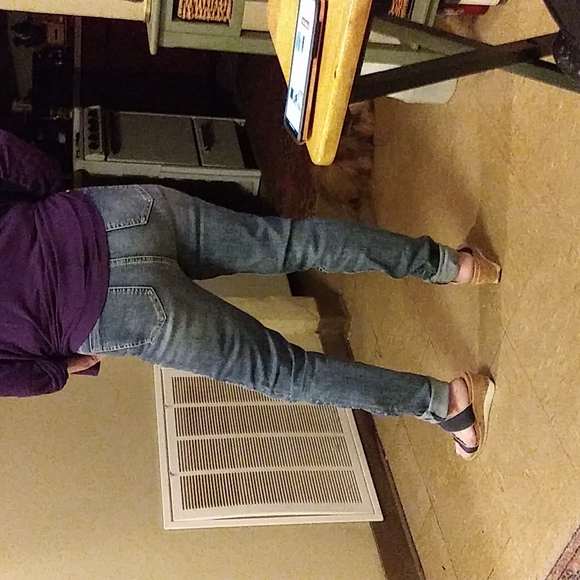 NWT. High-rise skinny jeans longer length - Picture 14 of 14